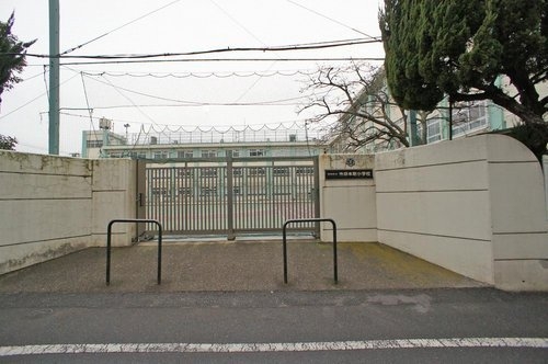 藤沢市藤沢５丁目　新築一戸建て(豊島区立池袋本町小学校まで288m)