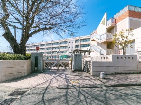 横浜市旭区三反田町　新築一戸建て(横浜市立市沢小学校)