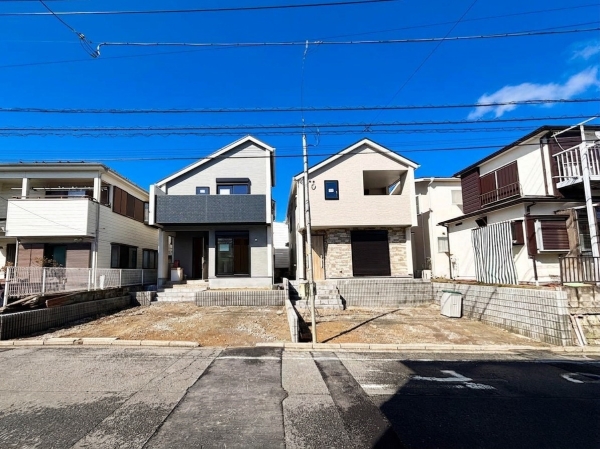 横浜市南区中里４丁目　新築一戸建て