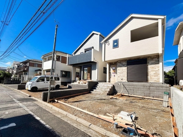 横浜市南区中里４丁目　新築一戸建て