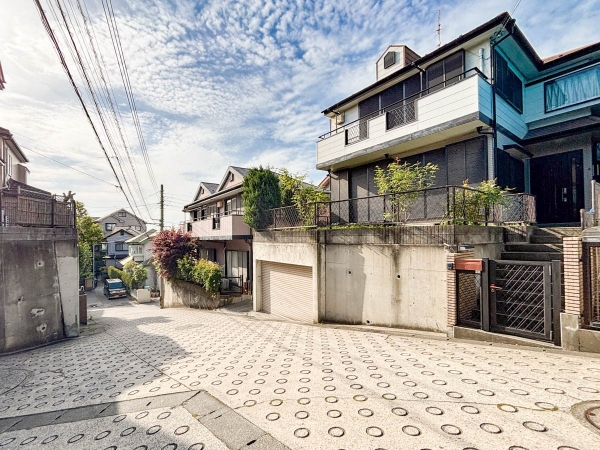 横浜市神奈川区三枚町　中古一戸建て
