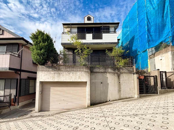 横浜市神奈川区三枚町　中古一戸建て