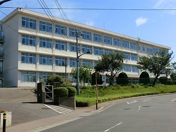 綾瀬市綾西４丁目の中古一戸建て(綾瀬市立城山中学校)