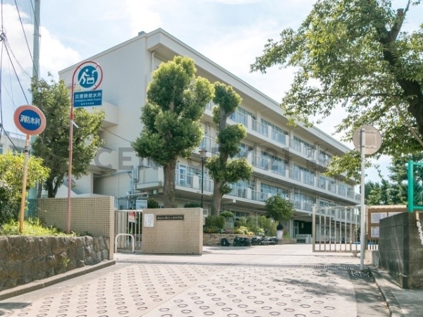 横浜市保土ケ谷区釜台町　新築一戸建て(横浜市立保土ケ谷中学校)