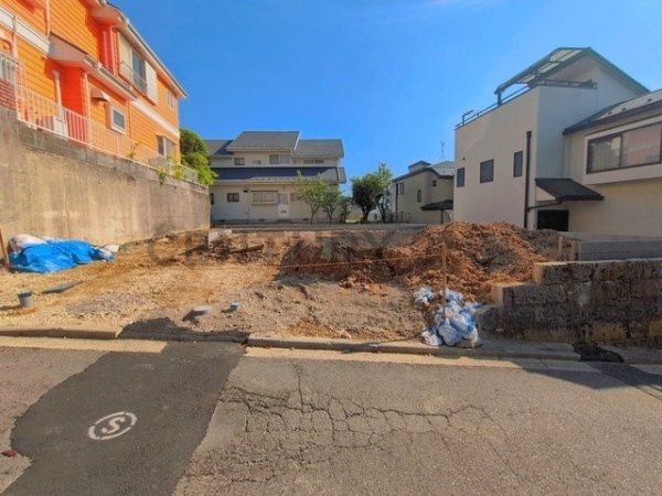 横浜市南区中里４丁目　新築一戸建て
