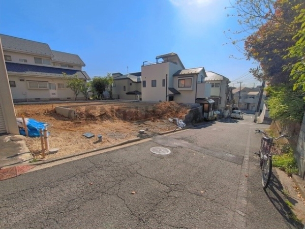 横浜市南区中里４丁目　新築一戸建て