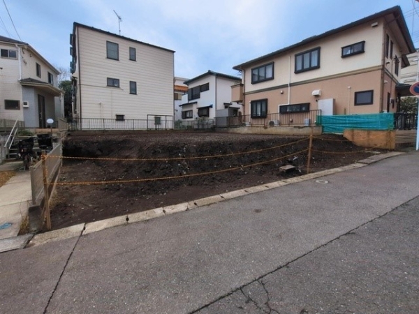 横浜市旭区白根２丁目　新築一戸建て