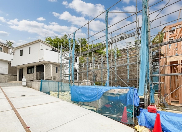 横浜市南区中里４丁目　新築一戸建て