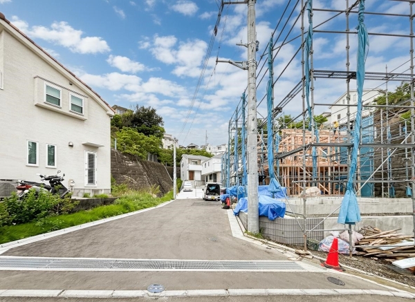 横浜市南区中里４丁目　新築一戸建て