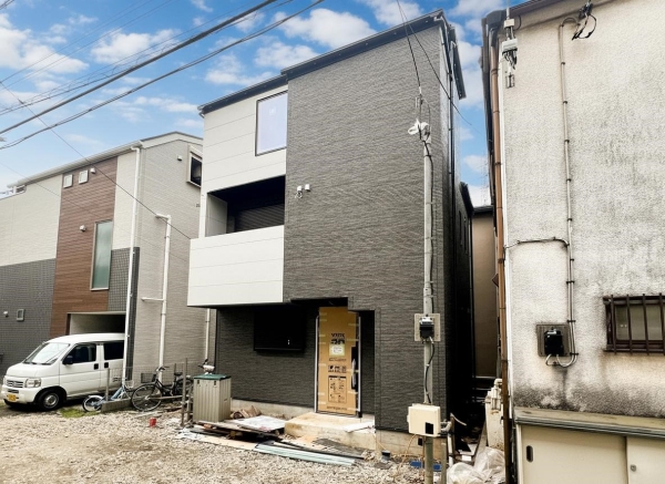 横浜市鶴見区佃野町　新築一戸建て