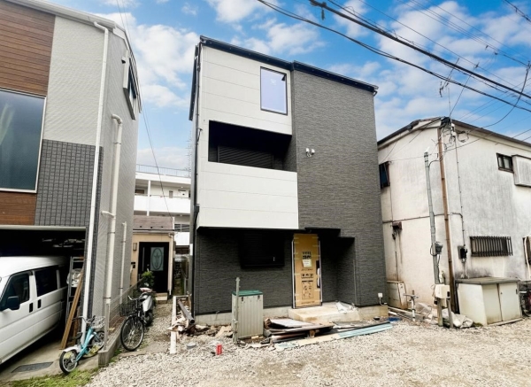 横浜市鶴見区佃野町　新築一戸建て