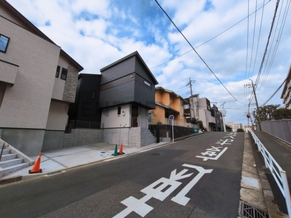 横浜市港南区日野８丁目　新築一戸建て