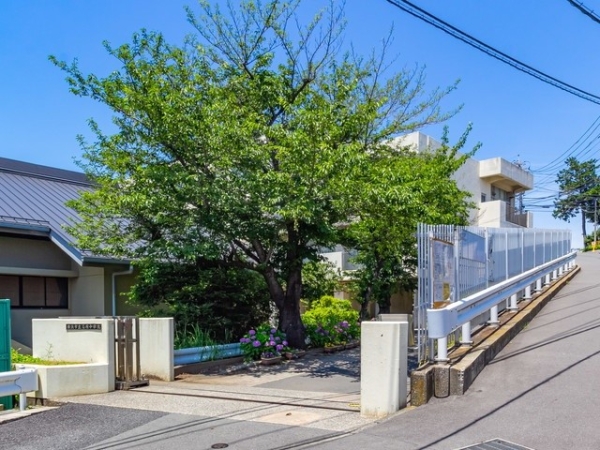 横浜市港北区篠原東１丁目　新築一戸建て(横浜市立篠原中学校)