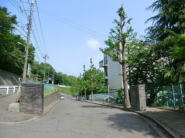 町田市本町田の中古一戸建て(町田市立薬師中学校)