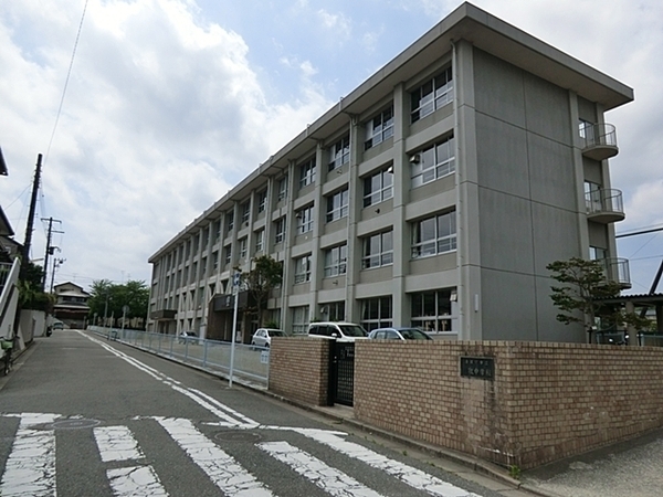 横須賀市湘南鷹取１丁目　新築一戸建て(横須賀市立鷹取中学校)