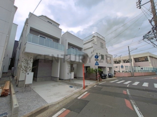 横浜市神奈川区六角橋４丁目　新築一戸建て