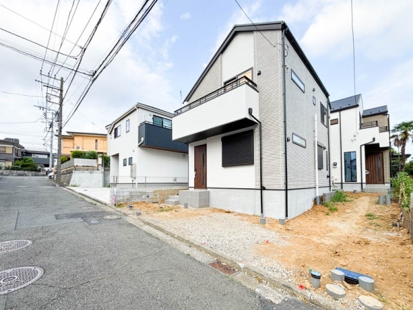横浜市旭区白根６丁目　新築一戸建て