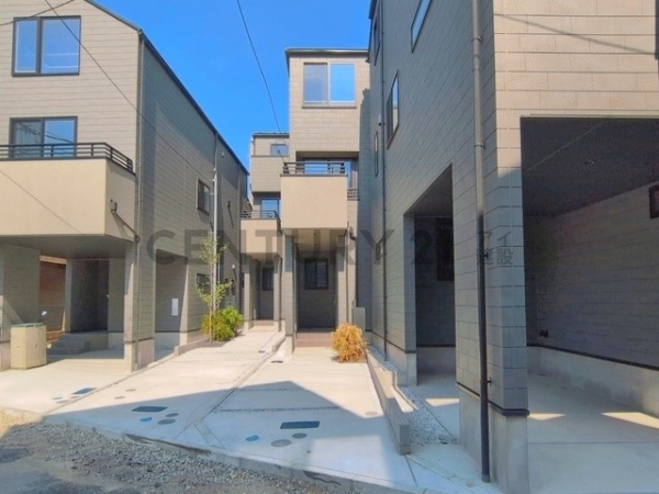 横浜市中区本牧大里町　新築一戸建て