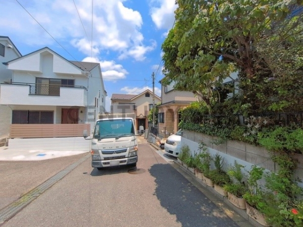 横浜市神奈川区三枚町　中古一戸建て
