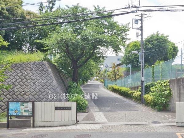 横浜市港南区芹が谷３丁目　新築一戸建て(横浜市立芹が谷中学校)