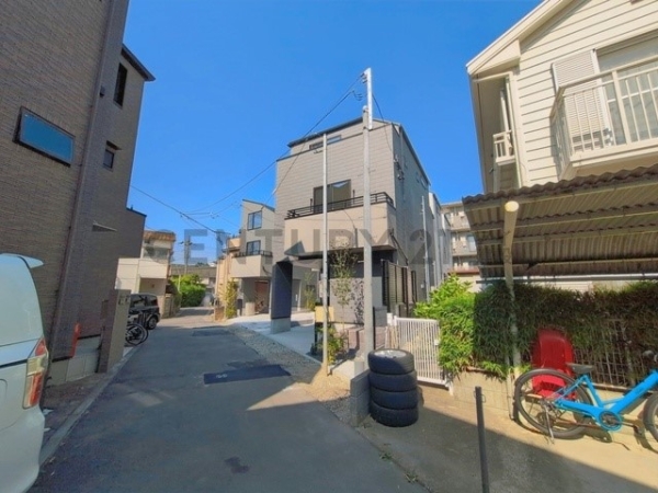 横浜市中区本牧大里町　新築一戸建て