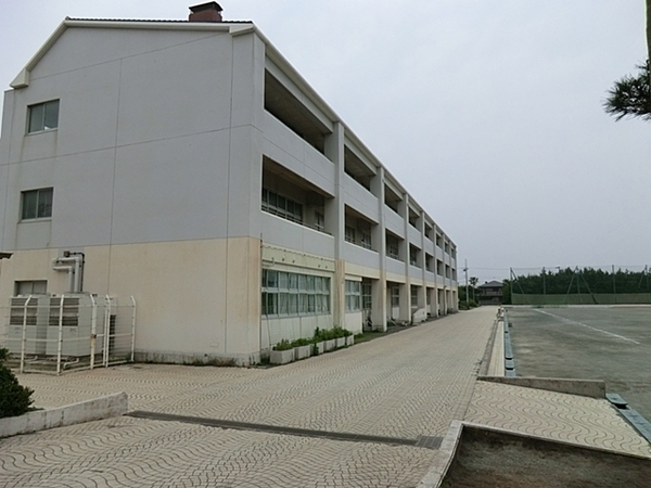 藤沢市鵠沼海岸３丁目　新築一戸建て(藤沢市立湘洋中学校)