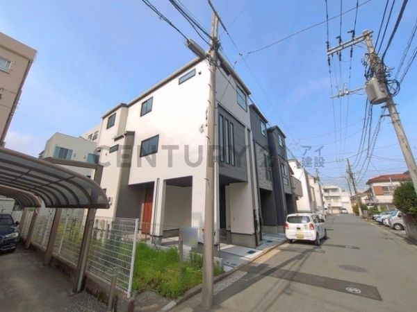 横浜市鶴見区仲通１丁目　新築一戸建て