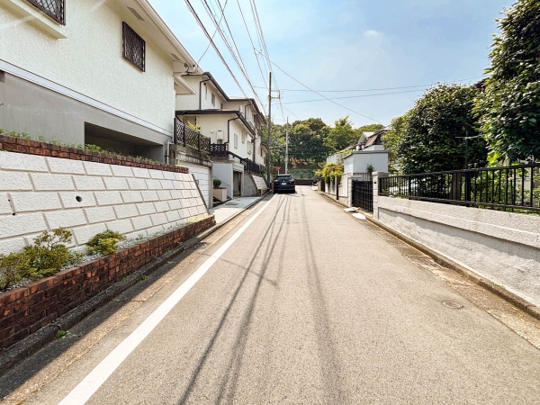 横浜市南区別所中里台の中古一戸建て