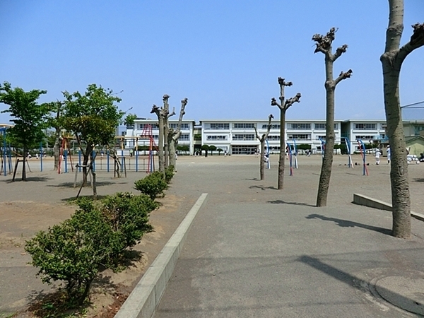 茅ヶ崎市中海岸４丁目の中古一戸建て(茅ヶ崎市立茅ヶ崎小学校)