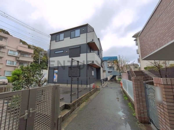 横浜市港南区芹が谷１丁目　新築一戸建て