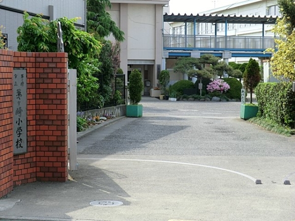 茅ヶ崎市中海岸３丁目の中古一戸建て(茅ケ崎市立茅ケ崎小学校)