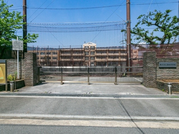 横浜市鶴見区栄町通１丁目の中古一戸建て(横浜市立潮田中学校)