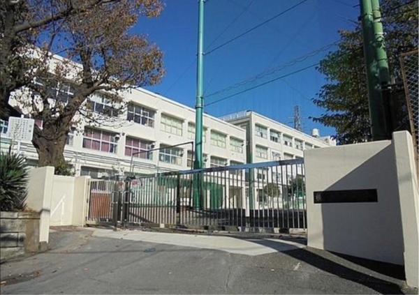 横浜市戸塚区戸塚町　新築一戸建て(横浜市立戸塚中学校)