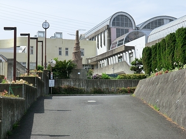 逗子市沼間３丁目　新築一戸建て(逗子市立沼間中学校)