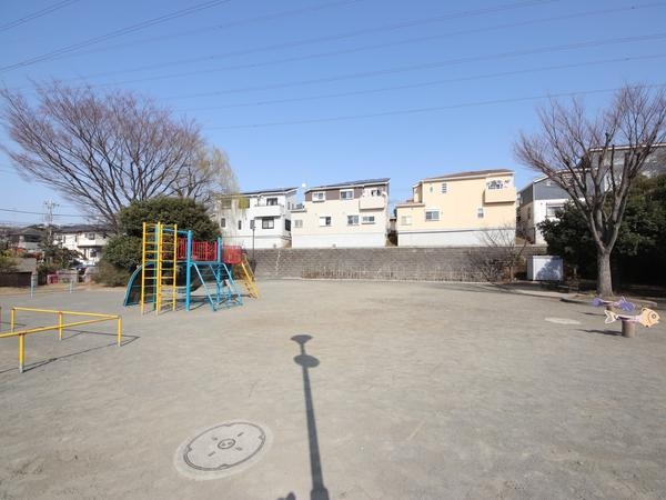 横浜市瀬谷区阿久和東2丁目の土地(阿久和東公園)