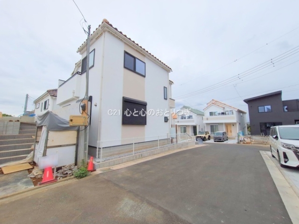 町田市小山町60期 新築分譲住宅 10号棟(前面道路含む現地写真)