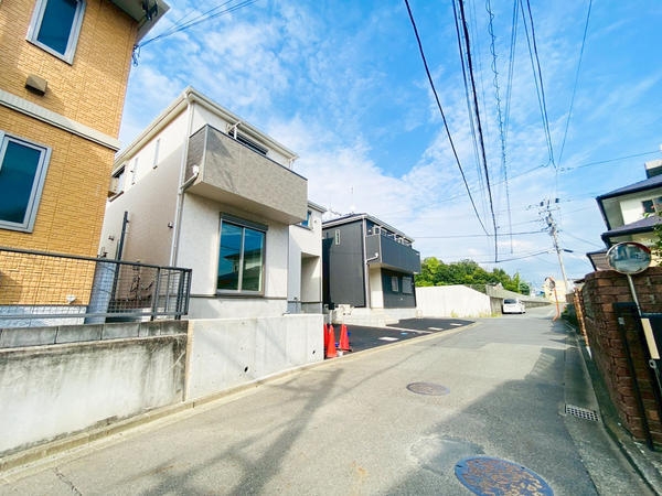 厚木市長谷 新築戸建 全6棟 6号棟(前面道路含む現地写真)