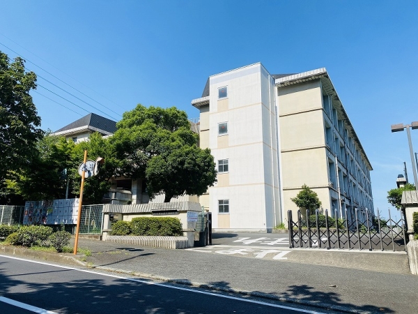 厚木市森の里4丁目の中古一戸建て(厚木市立森の里中学校)