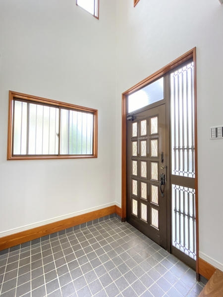 厚木市森の里4丁目の中古一戸建て(玄関)