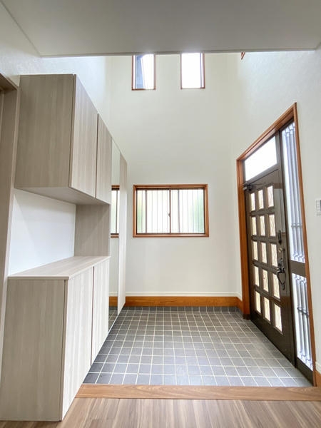 厚木市森の里4丁目の中古一戸建て(玄関)