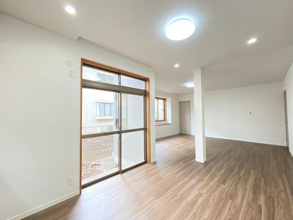 厚木市森の里4丁目の中古一戸建て(リビング)