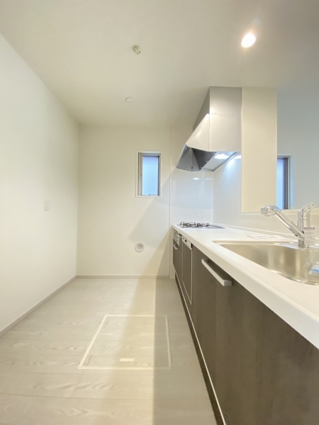 藤沢市高倉　新築戸建　全３棟　２号棟