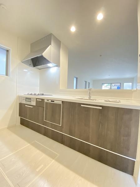 藤沢市高倉　新築戸建　全３棟　２号棟