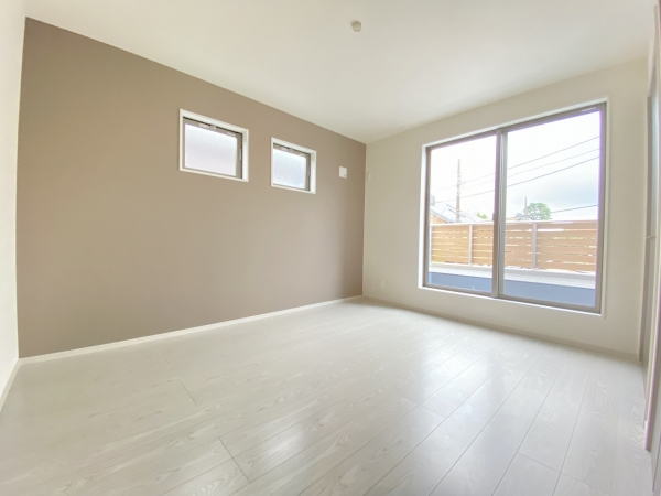 藤沢市高倉　新築戸建　全３棟　２号棟