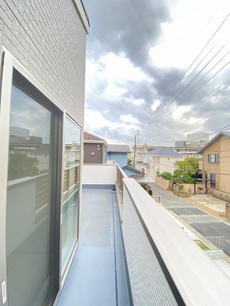 藤沢市高倉　新築戸建　全３棟　２号棟