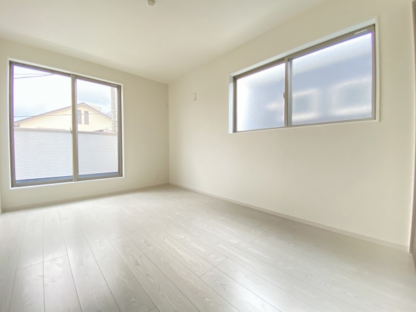 藤沢市高倉　新築戸建　全３棟　２号棟