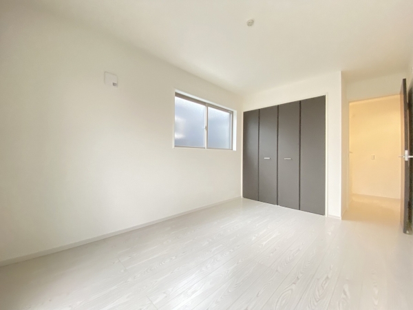 藤沢市高倉　新築戸建　全３棟　２号棟