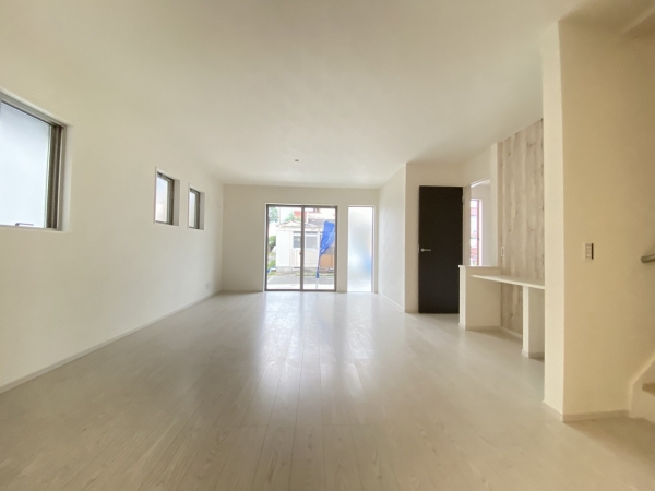 藤沢市高倉　新築戸建　全３棟　２号棟