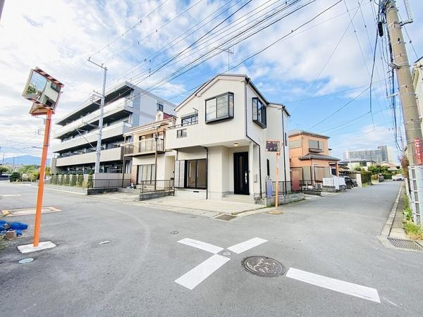 海老名市社家3丁目の中古一戸建て(前面道路含む現地写真)