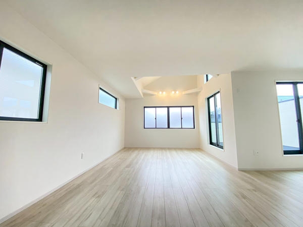 綾瀬市寺尾本町1丁目　新築戸建　全2棟　2号棟